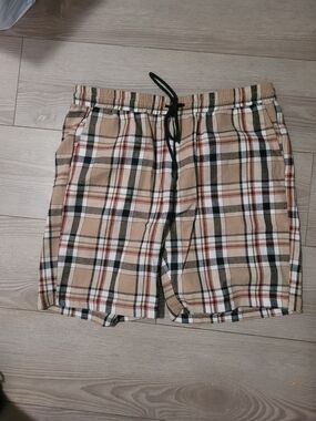 SHEIN Beige Plaid Men’s Hybrid Shorts with Black Drawstring